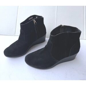 Crocs‎ Leigh Black Suede Zip Up Wedge Dual Comfort Ankle Bootie Boots Sz 9